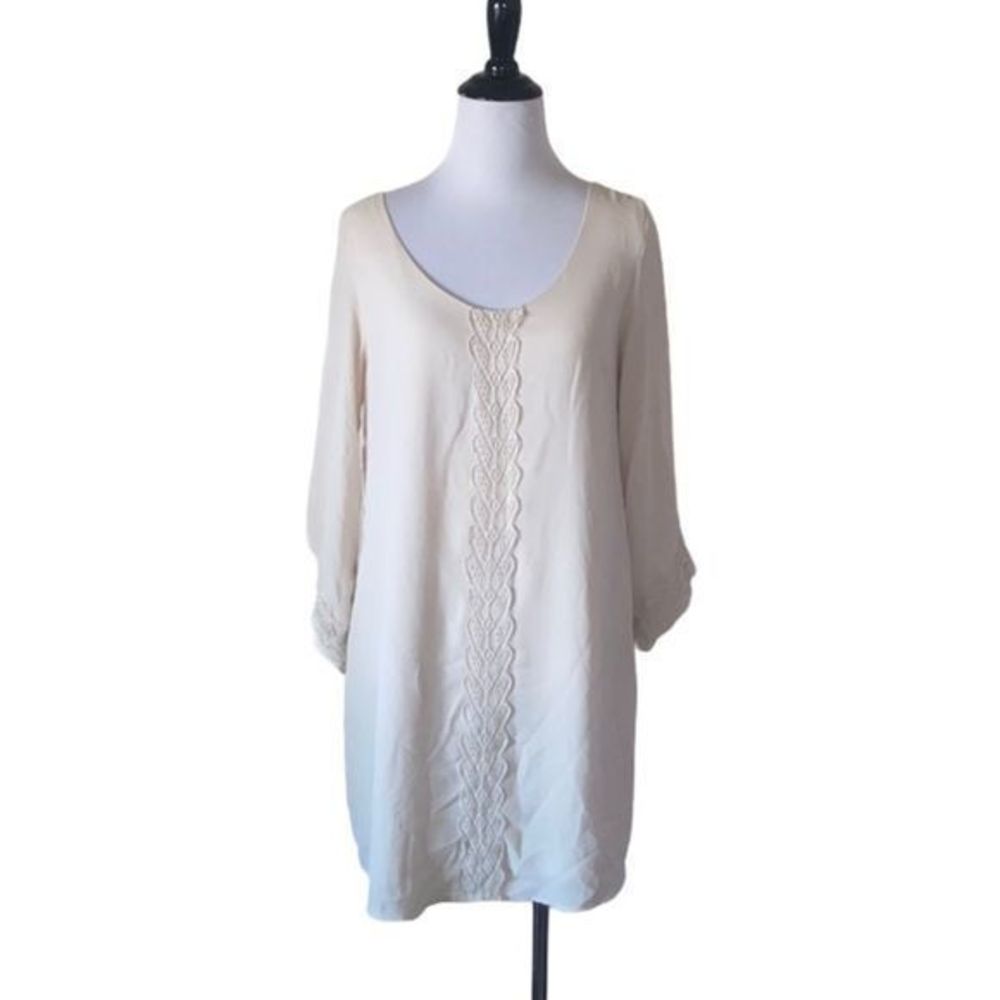 Astr women’s XS lace‎ trim shift dress